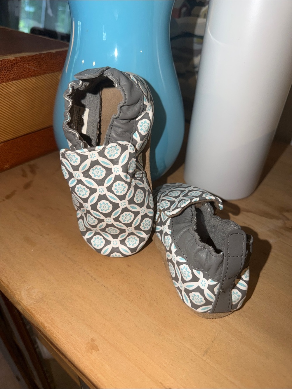 Robeez, NWOT, unisex 18-24 months shoes